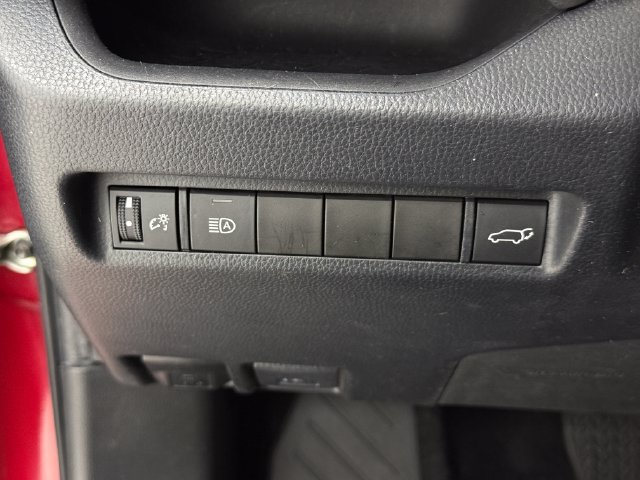 Used 2022 Toyota RAV4 XLE w/ Convenience Package FWD image 14