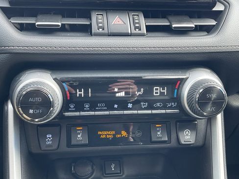 Used 2020 Toyota RAV4 XLE Premium image 29