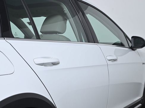 Used 2019 Volkswagen Golf Alltrack SE image 10