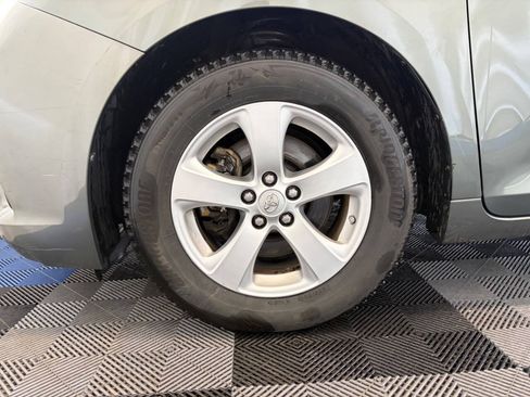 Used 2013 Toyota Sienna LE FWD image 28