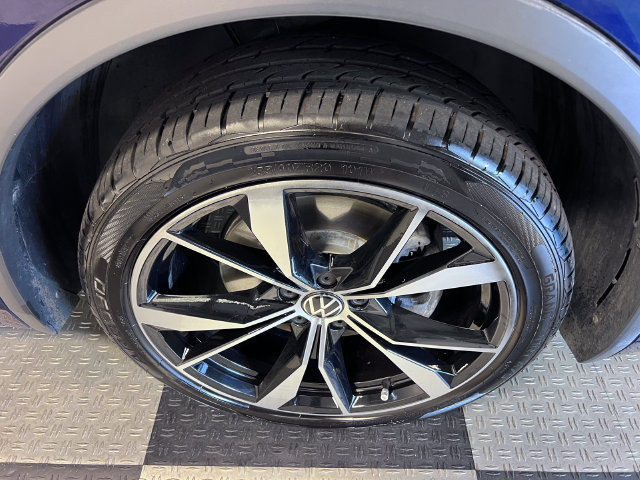 Certified 2022 Volkswagen Tiguan SEL R-Line AWD/4WD image 10