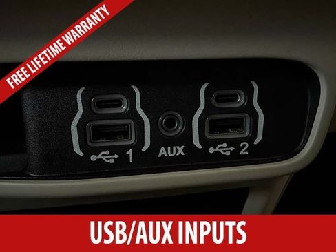 Used 2023 Chrysler Pacifica Touring-L FWD image 17