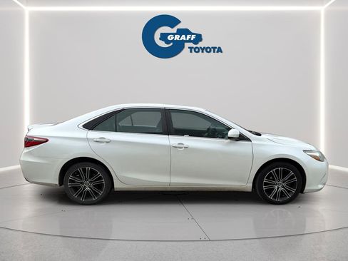 Used 2016 Toyota Camry SE image 17