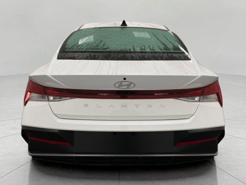 Certified 2025 Hyundai Elantra SEL FWD image 4