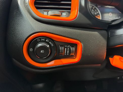Used 2016 Jeep Renegade Limited AWD/4WD image 29