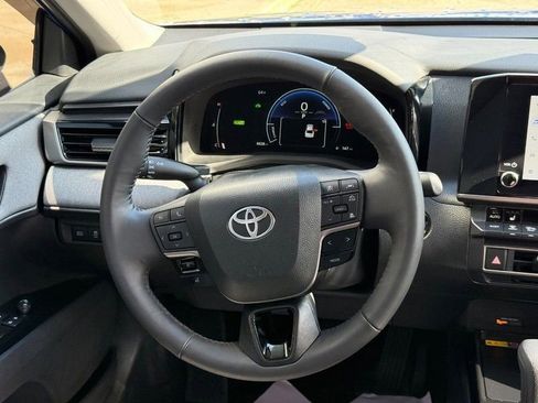 Used 2025 Toyota Camry LE image 14