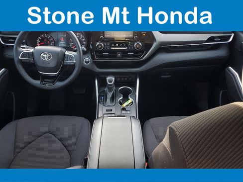 Used 2021 Toyota Highlander LE image 17