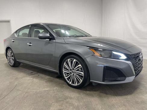 Used 2025 Nissan Altima 2.5 SL FWD image 1