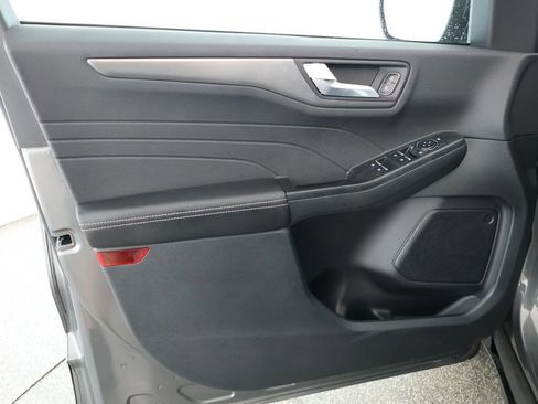 Used 2025 Ford Escape SE image 8