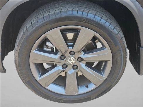 Used 2025 Honda Pilot Sport image 22