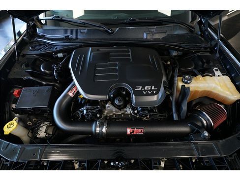 Used 2016 Dodge Challenger SXT RWD image 10