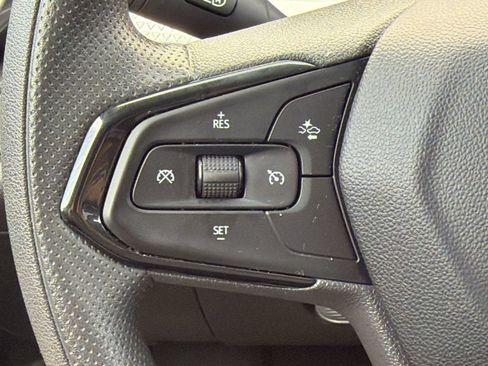 Used 2025 Chevrolet Trax LT FWD image 16
