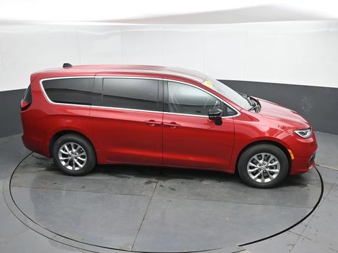 New 2026 Chrysler Pacifica Select AWD/4WD image 31