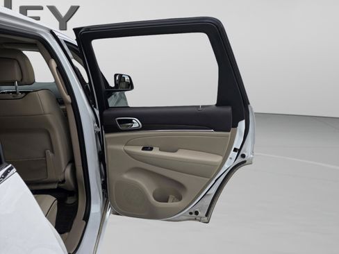 Used 2018 Jeep Grand Cherokee Overland image 27
