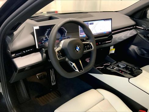 New 2026 BMW 530i xDrive w/ M Sport Package image 8