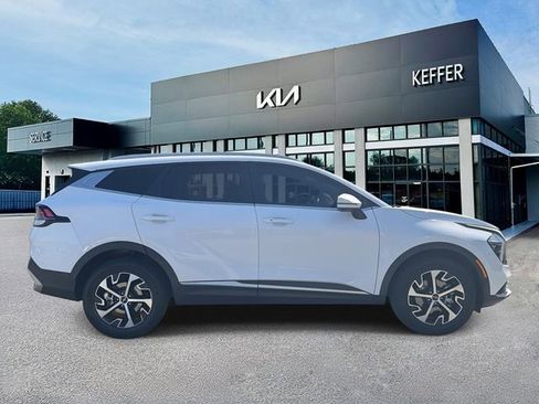 Certified 2023 Kia Sportage EX AWD/4WD image 9