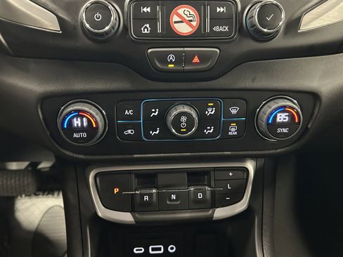 Used 2023 GMC Terrain SLT image 29