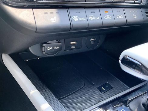 Used 2025 Hyundai Elantra Limited FWD image 29