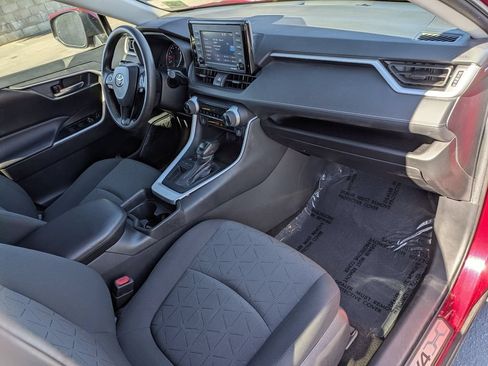 Used 2021 Toyota RAV4 XLE w/ Carpet Mat Package (TMS) FWD image 10