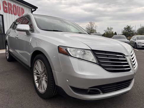 Used 2019 Lincoln MKT AWD image 4