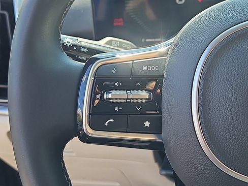 Certified 2025 Kia Sorento S AWD/4WD image 21