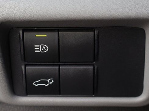 Used 2021 Toyota Highlander XLE image 20