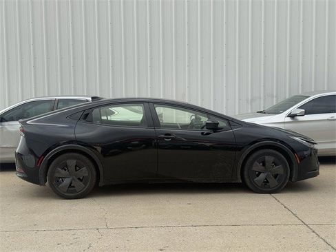 Used 2024 Toyota Prius Limited image 3