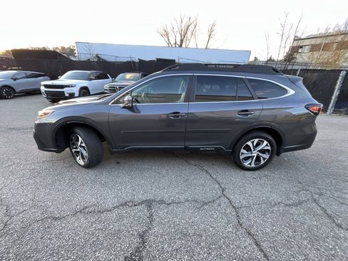 Used 2022 Subaru Outback Limited image 5