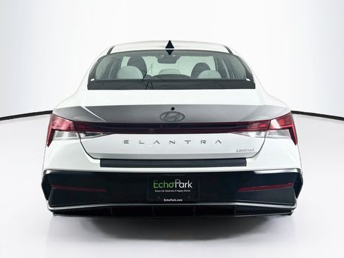 Used 2025 Hyundai Elantra Limited FWD image 7