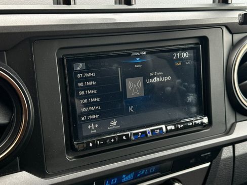 Used 2022 Toyota Tacoma TRD Off-Road w/ Technology Package image 15