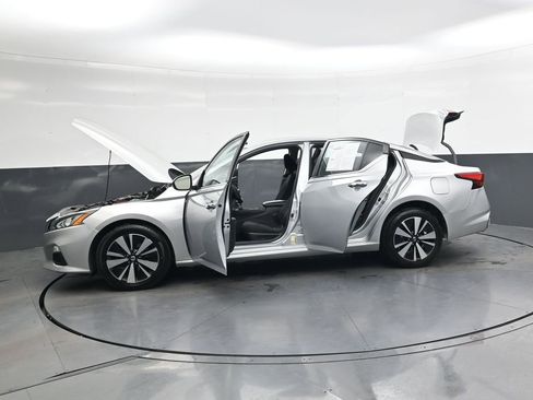 Used 2022 Nissan Altima 2.5 SV w/ SV Premium Package image 41