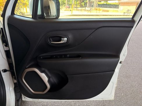Used 2016 Jeep Renegade Limited AWD/4WD image 32