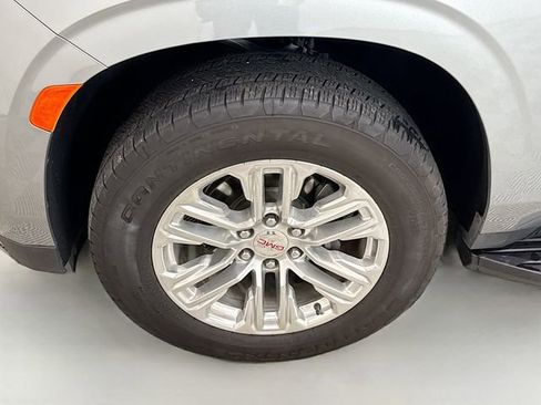 Used 2024 GMC Yukon XL SLT w/ SLT Luxury Package image 34