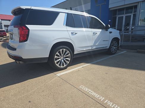 Used 2021 GMC Yukon Denali w/ Denali Premium Package RWD image 6