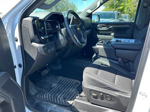 Used 2023 Chevrolet Silverado 1500 LT AWD/4WD image 5