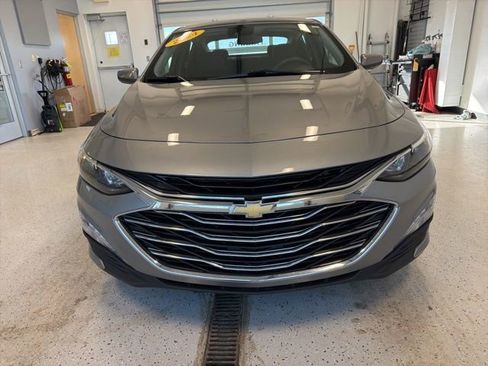 Used 2024 Chevrolet Malibu LT image 3
