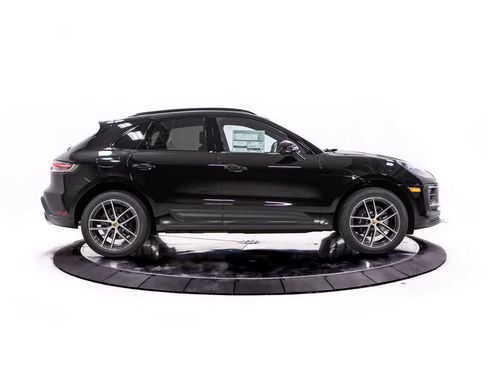 Certified 2026 Porsche Macan AWD/4WD image 8