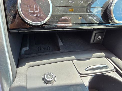 Used 2025 Land Rover Discovery S AWD/4WD image 31