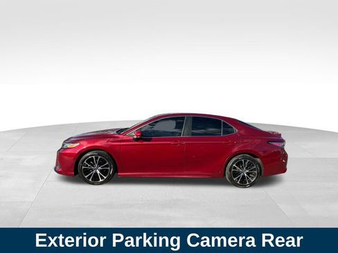 Used 2018 Toyota Camry SE image 2