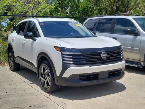 Used 2026 Nissan Kicks SV w/ Illumination Package FWD image 4