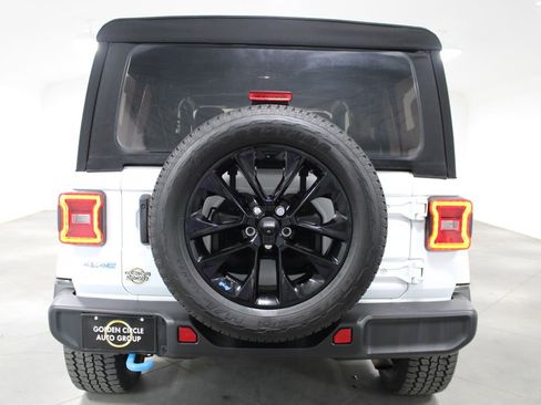 Used 2023 Jeep Wrangler Unlimited Sahara w/ Cold Weather Group AWD/4WD image 8