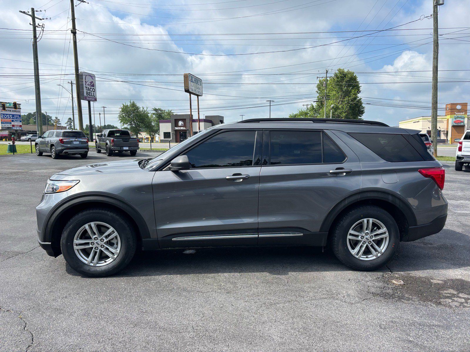 Used 2021 Ford Explorer XLT w/ Equipment Group 202A RWD image 4