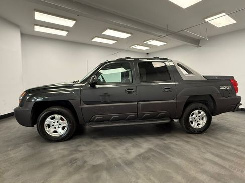 Used 2003 Chevrolet Avalanche 4x4 w/ Suspension Package, Off-Road image 4
