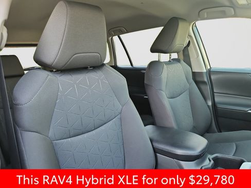 Used 2022 Toyota RAV4 XLE AWD/4WD image 18