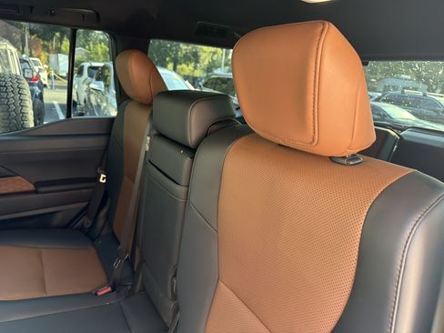 Used 2025 Lexus GX 550 AWD/4WD image 30