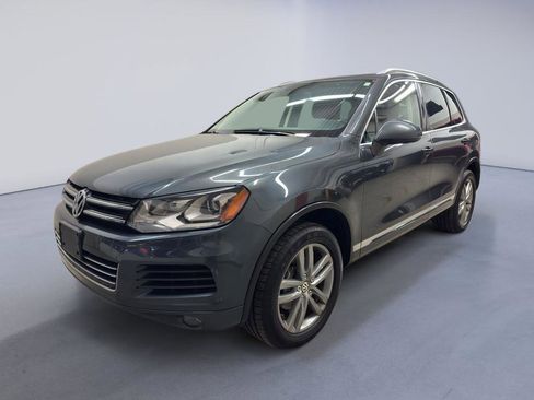 Used 2014 Volkswagen Touareg TDI image 3