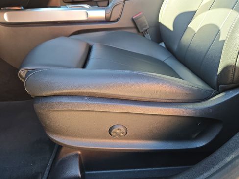 Used 2021 Mercedes-Benz GLB 250 w/ Premium Package image 17