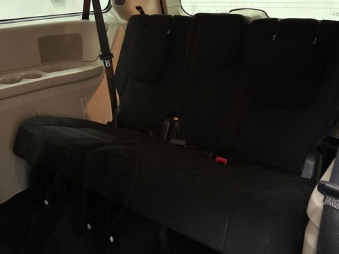 Used 2014 Dodge Grand Caravan SXT image 11