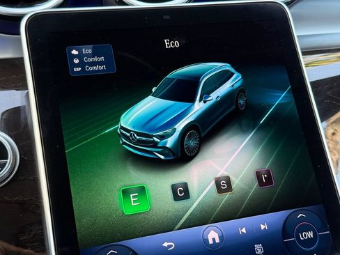 Certified 2025 Mercedes-Benz GLC 300 image 11