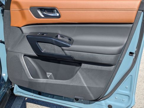 New 2026 Nissan Pathfinder Platinum image 35